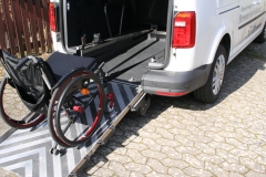 1_Rollstuhl-auf-der-Rampe-re